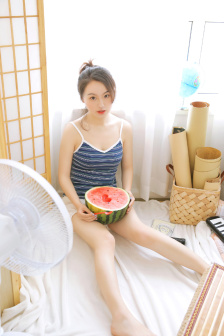 边吃上边摸下视频